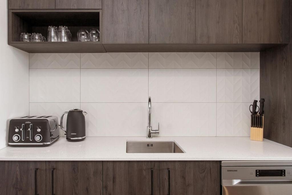 Stylish Brand New Sunny 3Bdrm 3Bth Garage Sleeps 6 Apartman Christchurch Kültér fotó