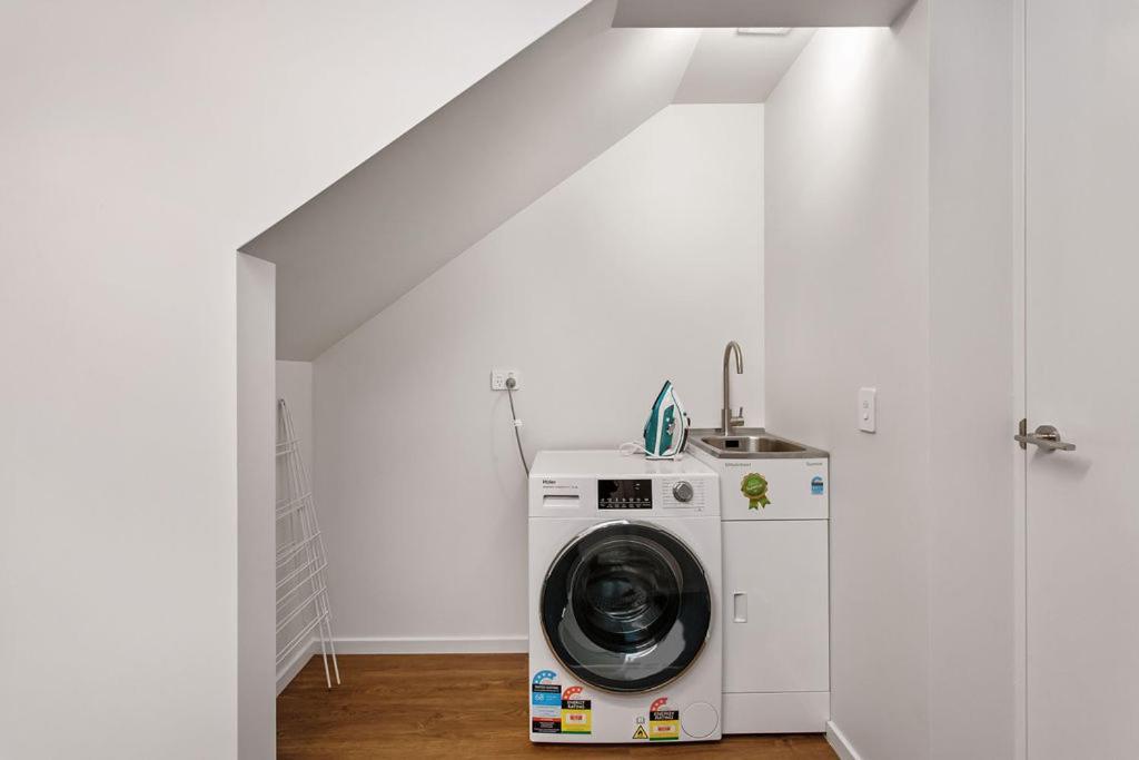 Stylish Brand New Sunny 3Bdrm 3Bth Garage Sleeps 6 Apartman Christchurch Kültér fotó